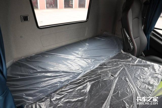 6缸260马力高顶双卧，一汽解放J6L尊享版堪称绿通运输利器