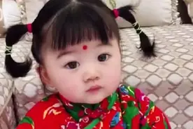 宝妈出差把闺女交给奶奶，回家以后傻眼：这不是“年画宝宝”吗？图片