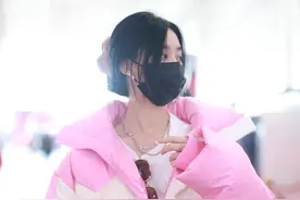 徐艺洋陷与黄子韬恋情风波后首现身 穿着粉嫩状态佳图片