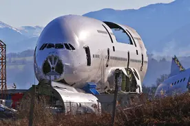 要拆了！南航退役A380定格美国飞机坟场，为何不能客改货？图片