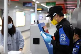 地铁员工扎堆“辞职”，工资不是根本，工作单一没机会才是关键图片