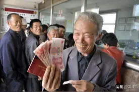 各地养老金对比，农村60岁老人每月领多少？你们地区到150了吗？图片