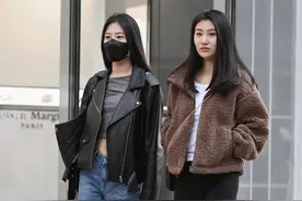 还是北京街拍姑娘会打扮，烂大街的小黑裤、牛仔裤，个个穿得时髦图片