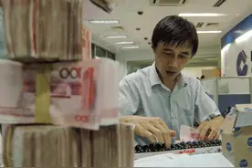 银行存款超过30万，会被查税？银行：这都2022年了，还在问图片