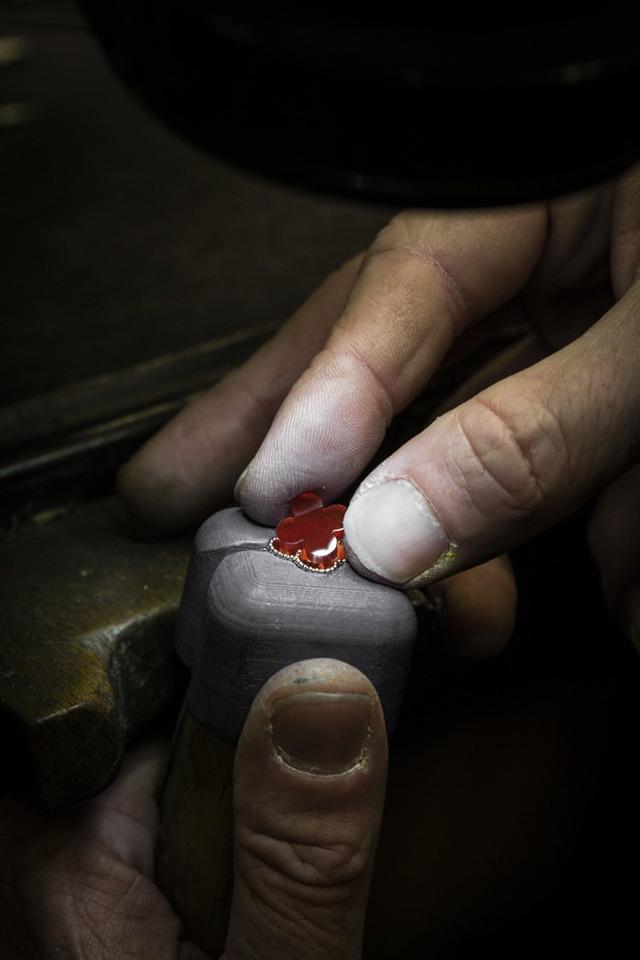 Ů��ʾ������ܼ�������ű������鱦��