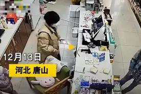 暖心！唐山老板娘看农民工冻得直哆嗦，拿出自家厚棉衣相赠图片