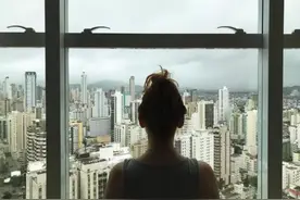 人过五十才知道，真正的爱，是“心狠”的图片