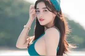美女水中冲浪视频图片