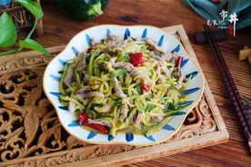 “绿皮南瓜，嫩着哩”，7月底南瓜该吃了，教简单做法，营养下饭图片