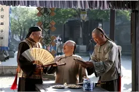 给人倒酒时，对方不喝反“敲桌子”是看不起你？非也，内含大学问图片