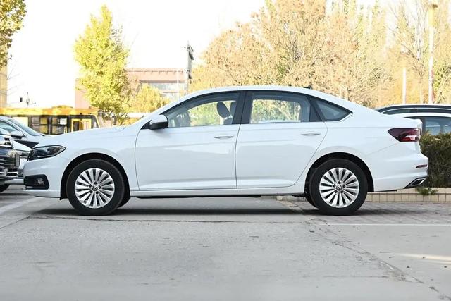 丰田卡罗拉大众朗逸，买谁更合适？试驾后发现差距太明显