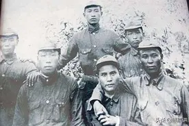 红军这个团的团长，后来是大将军衔，那么政委是什么军衔？图片