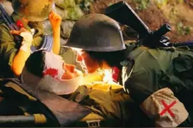 86年在老山战场上，亲吻临终士兵的女主人公张茹，25年后再次出现图片