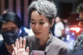 61岁叶童在浪姐6熬大夜！凌晨五点下班脸上全是皱纹，生图真老啊图片
