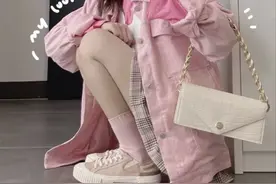 帆布鞋今夏又“翻身”了！舒适百搭又减龄，这样配裙子穿太好看了图片