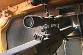 美国退伍军人被政府逼上绝路，亲手打造一辆装甲坦克，摧毁警察局图片