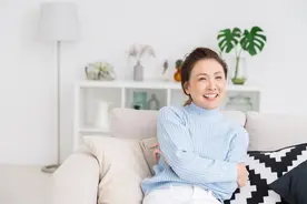 想要把中年女人追到手，掌握这几种技巧，不用花钱图片