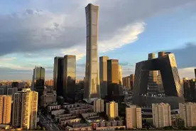 助丈夫成为顶级富豪！这位老太迎来97岁大寿，气场强大仍是一家之主图片