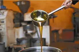 农村自榨的油还能吃吗？为何被专家说是致癌？或许跟你想的不一样图片