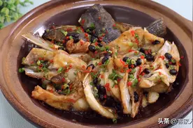 我家吃鱼头从不煎炸，10次有8次这一个做法，7分钟出锅香嫩好吃图片