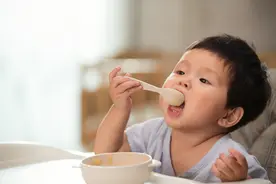 宝宝肚子圆鼓鼓得像皮球，跟积食无关，可能是这个问题图片