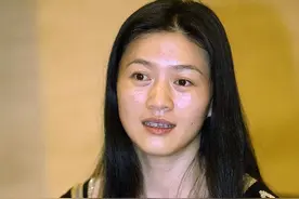 初恋陆毅，追过王志文，富豪老公去世留130亿，她的举动让人不解图片