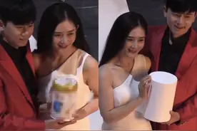 张杰谢娜合体拍广告，亲密搂腰超恩爱，三个女儿一同现身探班图片