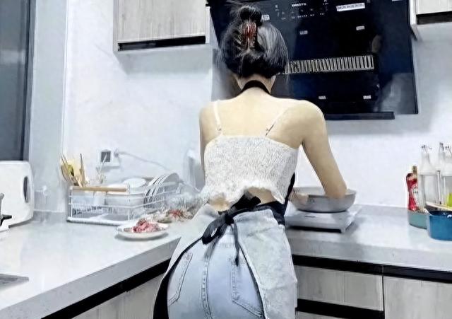 厨媛“上门服务”一次800元交易曝光，实则：炒菜是假服务是真
