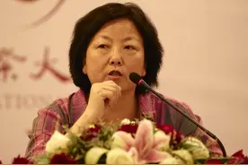 方方的武汉日记，为何在美国爆红？造中国人的谣，到美国去卖钱？图片