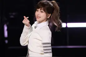 王心凌浪姐穿搭价值近四万，日常背上万名牌包，戴两百万手表图片