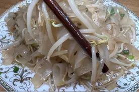 2块钱凉皮，一块钱豆芽炒一炒，豆芽清脆爽口，凉皮不粘连，好吃图片