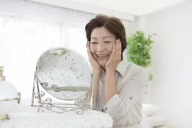 我月退休金一万六，存款500万被儿媳赶出门，给女婿100万晚年幸福图片