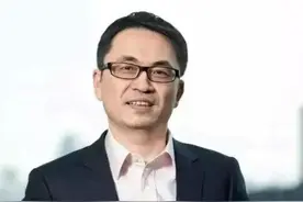 2010年，刘强东找张磊投资7500万美元帮渡难关，张磊：给你3个亿图片
