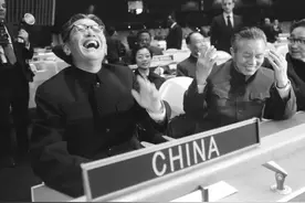 1971年中国重返联合国，美国不甘，欲使俩小诡计，结果都成了闹剧图片