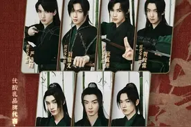 时代少年团热舞劈叉贴脸拥抱，看他们最新运动风拍摄花絮，好友爱图片