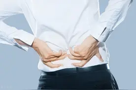 久站后容易腰痛，时间越久越疼？医生告诉您原因和治疗方法图片