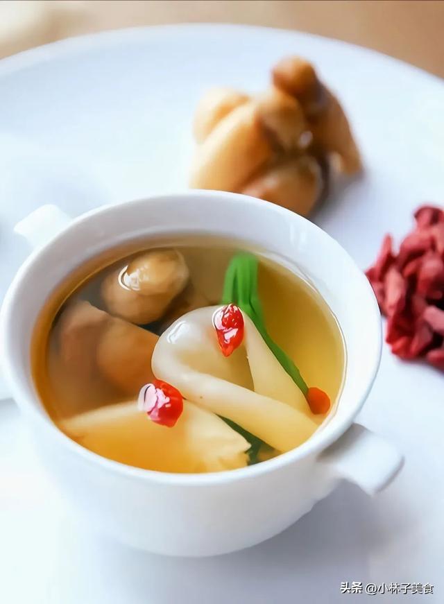 松茸花胶炖牛尾 2026年松茸花胶炖牛尾汤的做法