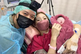 恭喜！33岁网红生第6胎，没打无痛针分娩过程不到10秒，女儿5.3斤图片