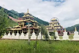 四川德格协庆寺：宁玛派六大祖庭之一，培养出一批二十世纪的大师图片