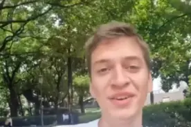 爽了！傲慢的德国兄弟被中国征服，外网网友：我们像是从村里来的图片