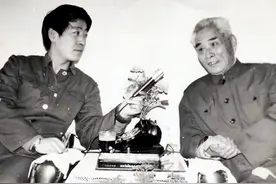 黄维三孩子毕业名牌大学，特赦回乡谒方志敏墓，称真正可爱的中国图片