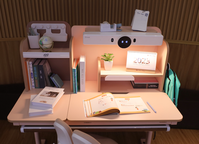 家长减负科学伴学，作业帮AI学习桌梦想家到底有何魅力？