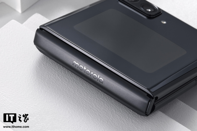 moto razr 2022 上手体验：实用为先，以旗舰致敬经典