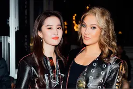 谷爱凌合影刘亦菲！被批老气横秋，看不出一点华人血统，长胖了图片