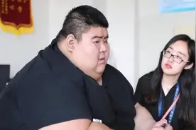 中国第一胖王浩楠：切胃五分之四，为爱减重400斤，如今人设崩塌图片