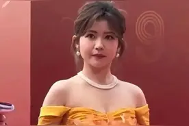 陈都灵红毯裙老气，李彩桦妆造显廉价，张天爱造型美图片