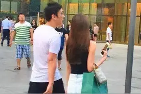 王思聪带众美女下馆子！消费几百块，在酒吧嗨玩一晚消费40万图片