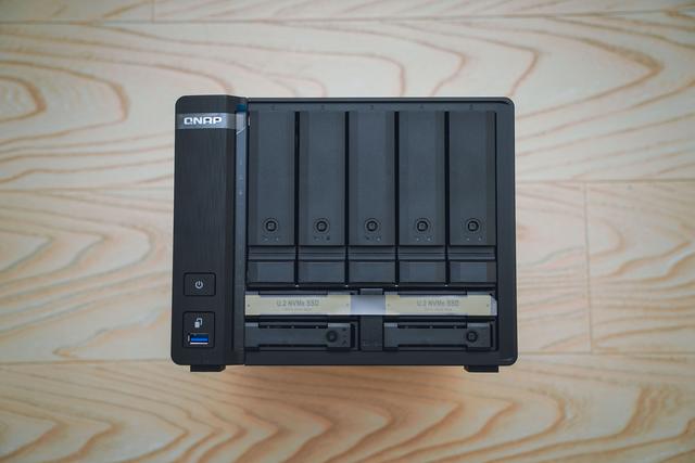 历史低价买到九盘位万兆 NAS 机皇：威联通 TS-H973AX