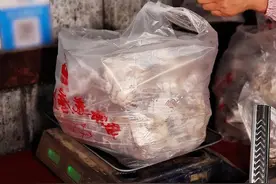 山东一家人40年专卖羊头，一天只出一锅，300多羊头1小时抢光图片