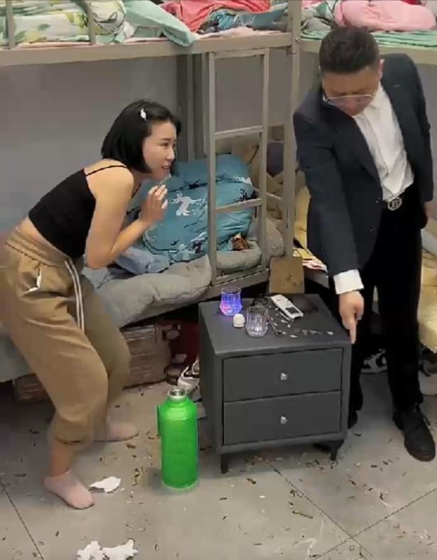 纪实：女子经常留男友在宿舍过夜，上铺妹子苦不堪言：不止一次了